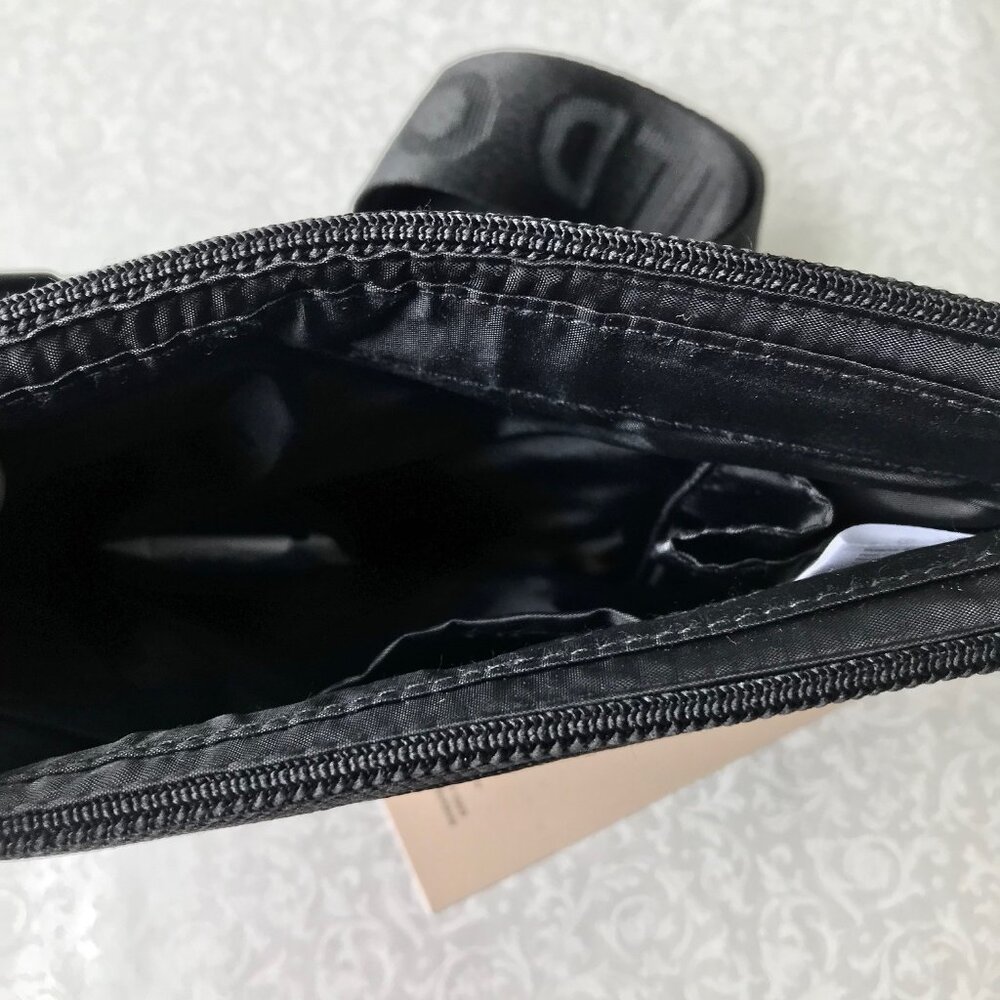WILD ONE DOG TREAT POUCH & Poop Bag Dispenser Wear 2 Ways CROSSBODY BLACK - Picture 5 of 7